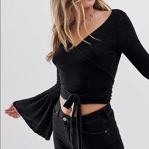NYTT Lucy Bell Sleeve Wrap Around Top